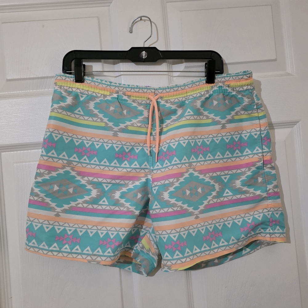 This is a pair of Chubbies Men's The En Fuegos 5" Swim Trunks Medium